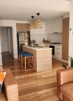 Warrnambool House | Wayamba: Pet-Friendly 4-Star Retreat with Top Reviews