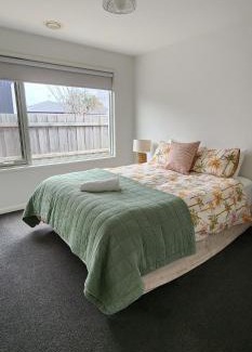 Warrnambool House | Wayamba: Pet-Friendly 4-Star Retreat with Top Reviews
