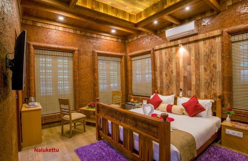 Kalloor House | Relax at Wayanad Fort Resort with Pool & Restaurant