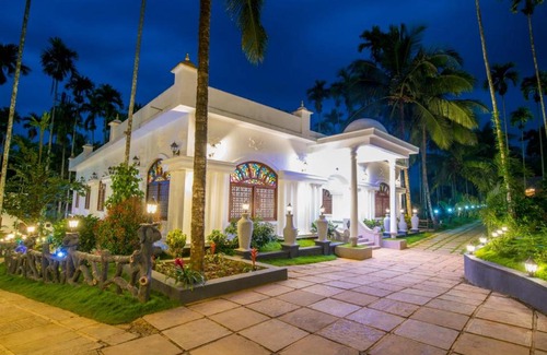 Kalloor House | Relax at Wayanad Fort Resort with Pool & Restaurant