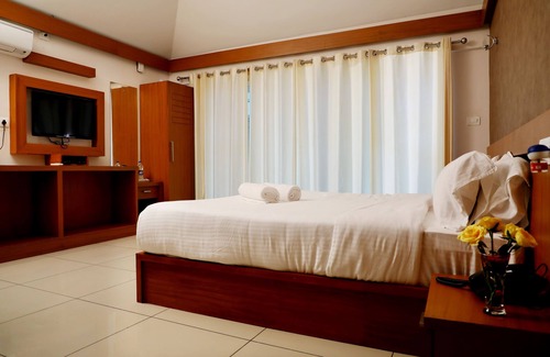 Vayittiri Hotel | Discover Comfort at Wayanad Ranches Resorts with Pool & Dining
