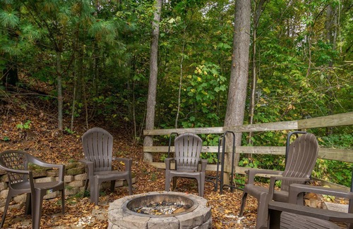 Mountain Springs Cabin | Waynesville Mt. Getaway/Secluded & Peaceful Cabin/Hot Tub/Rec. Rm/Fire pit/Refundable Pet Fee