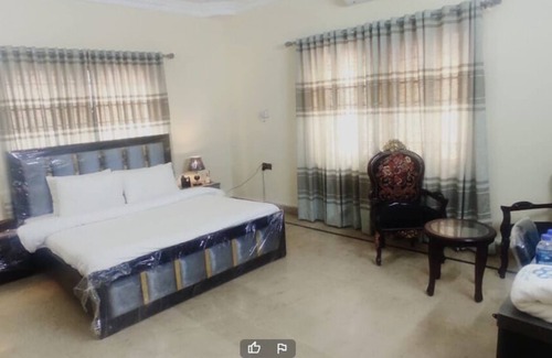 D.H.A. Hotel | Family-Friendly Waypoint Hotel with Complimentary Breakfast