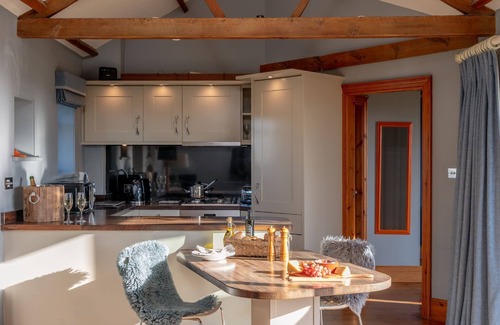 Richmond Cottage | Cozy Wayside Cottage: Ideal for a Romantic Getaway