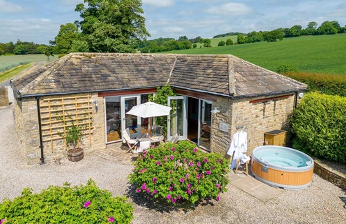 Richmond Cottage | Cozy Wayside Cottage: Ideal for a Romantic Getaway
