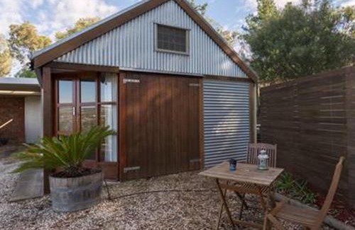 McLaren Flat House | Discover WayWood Wines: Your Ideal Vineyard Escape