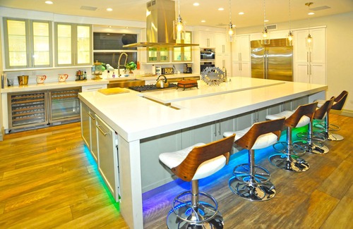 Northeast Miami House | Unforgettable Waterfront Experience at Our 5-Star Retreat