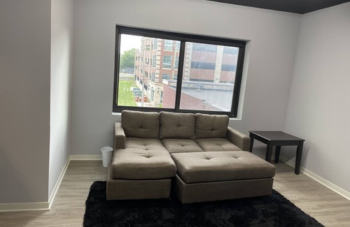 Dearborn Apartment | Convenient Hotel Near Restaurants and Airport Amenities
