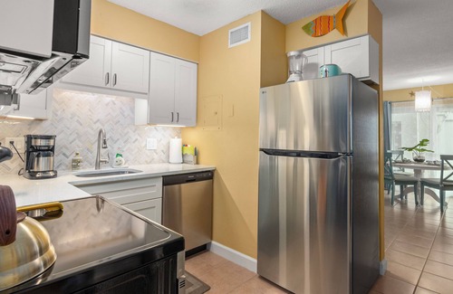 Sarasota Condo | Charming Beachside Condo Near St. Armands Circle
