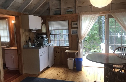 Seal Cove Cottage | Book Your Ideal Stay June to October with Family-Friendly Amenities