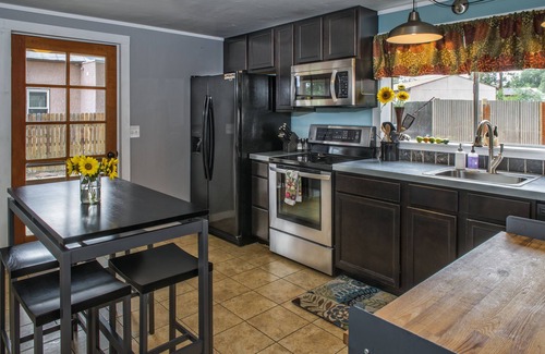 Salida House | Relax with A/C and Hot Tub: Family & Pet-Friendly Retreat
