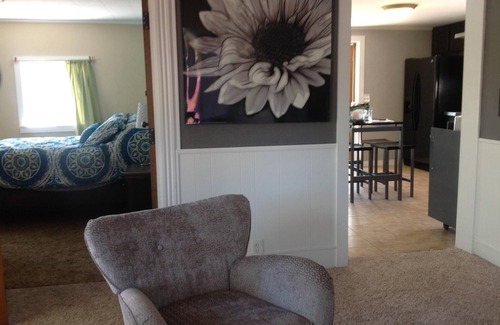 Salida House | Relax with A/C and Hot Tub: Family & Pet-Friendly Retreat