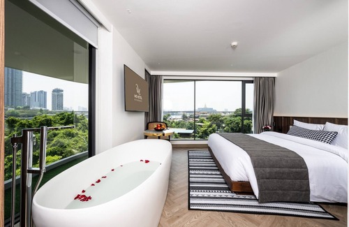 Bang Phlat Hotel | Discover We Hotel Riverfront: Poolside Family Retreat