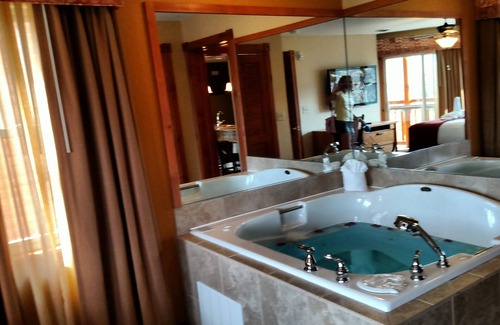 Gatlinburg Resort | Beautiful 2-Bedroom Getaway with Pool & Spa Amenities