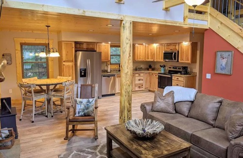 Maggie Valley House | Picture-Perfect Retreat with Mountain Views & Elk Watching