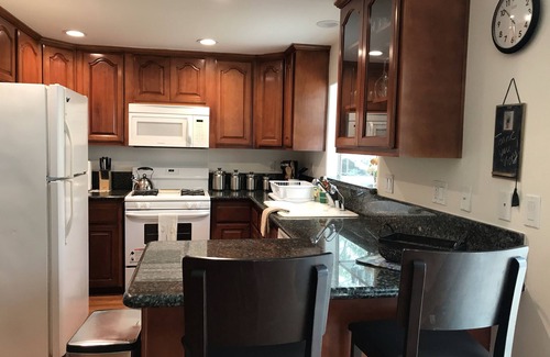 Sherman Oaks House | Experience a Cozy LA Cottage with Spa and Pet-Friendly Options