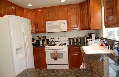 Sherman Oaks House | Experience a Cozy LA Cottage with Spa and Pet-Friendly Options