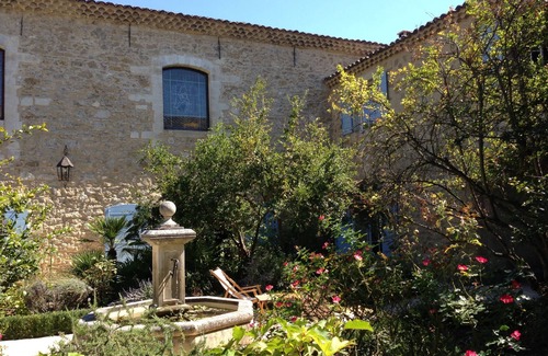 Althen-des-Paluds House | Limited Availability: Book Your Pet-Friendly Stay Now!