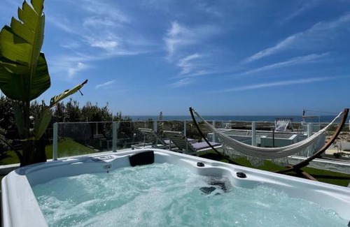 Quiaios Bed & Breakfast | Beachfront Bliss at We Surf House with Ocean Views