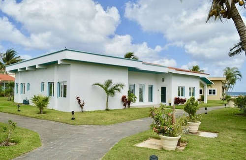 Costa Maya Villa | Oceanfront Villa with Pool and Breakfast in Costa del Sol