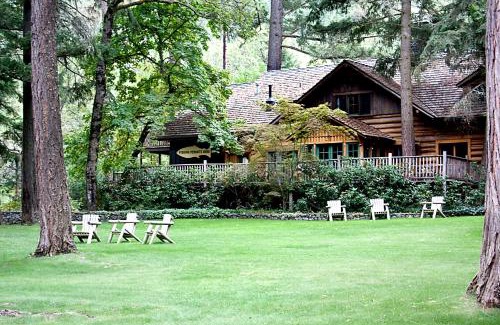 Grants Pass Hotel | Discover Weasku Inn: Guest Rated 9.2 with Family Amenities