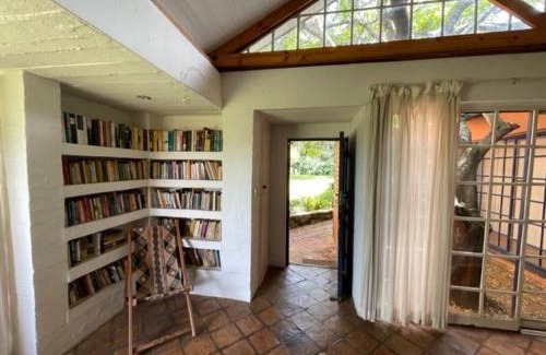 Harare Bed & Breakfast | Inviting Weaver Cottages: Pet-Friendly Retreat with Breakfast