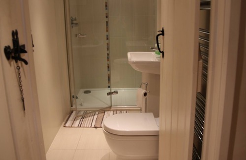 Wimborne Saint Giles Cottage | Cozy Weavers Cottage: Family-Friendly Retreat in Nature