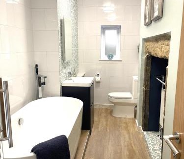 Skipton Apartment | Weavers Rest - New Boutique Retreat in Central Skipton with Parking