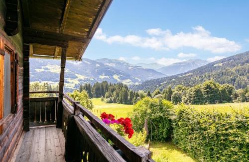 Hopfgarten im Brixental House | Relaxing Weberhäusl am Penningberg with Ocean Views
