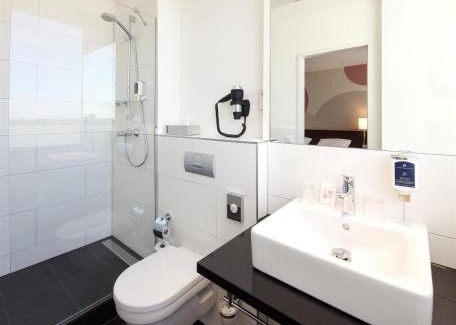 Huttrop Hotel | Discover Webers - Das Hotel im Ruhrturm with Pool & Pets