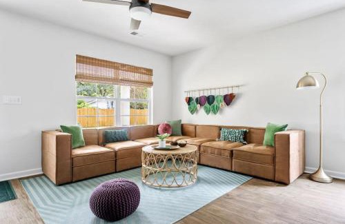 Columbia House | WeCo Duplex: Spacious 8 BR Retreat for Up to 16 Guests