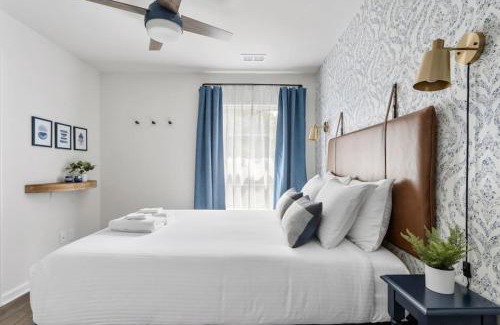Columbia House | WeCo Duplex: Spacious 8 BR Retreat for Up to 16 Guests