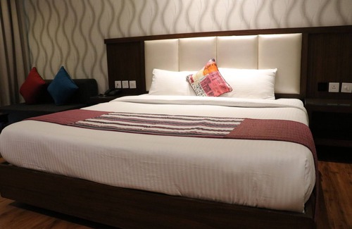 Ambala Hotel | Discover Palmdale Resort: Family-Friendly with Great Amenities