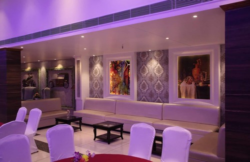 Ambala Hotel | Discover Palmdale Resort: Family-Friendly with Great Amenities