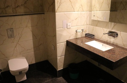 Ambala Hotel | Discover Palmdale Resort: Family-Friendly with Great Amenities