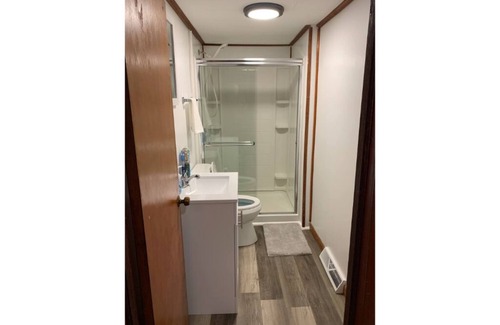 Portland House | Pet-Friendly Weddle Lodging & Outfitters in White House