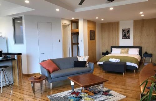 Seddon House | Experience Comfort at Wedgetaildown: 4-Star Stay with Breakfast