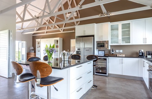 Trawal House | Elegant Wedgeview Country House & Spa: 5-Star Retreat Awaits