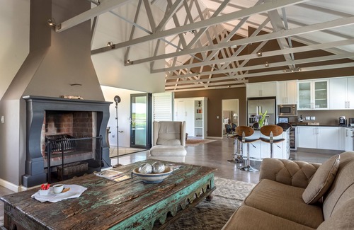 Trawal House | Elegant Wedgeview Country House & Spa: 5-Star Retreat Awaits