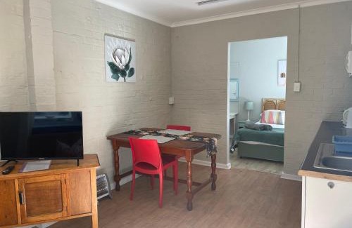Grahamstown Apartment | Family-Friendly Getaway at Wedmore Place with Solar