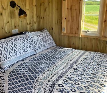 Kirkmichael Ski Chalet | Charming Wee Beach Hut in Maidens: Your Ideal Getaway