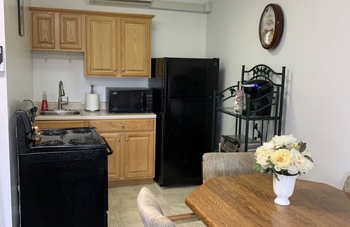 Kodak Apartment | Mountain View Escape: Unmatched Comfort with Ocean Views