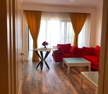 Craiova Apartment | Weekend Vibes: 4-Star Hotel with Breakfast & Top Reviews