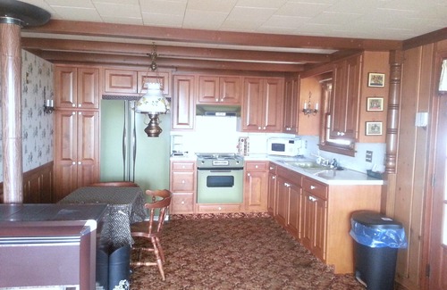 Prudenville Cottage | Last Chance for Summer Getaway with Ocean Views & Spa!