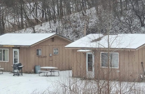 Luther Cabin | Family-Friendly Weekend Cabin Rental with Kitchen Amenities