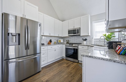 Adairsville House | Inviting Lake Getaway: Mid-Long Term Stays Welcome