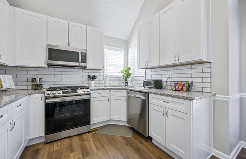 Adairsville House | Inviting Lake Getaway: Mid-Long Term Stays Welcome