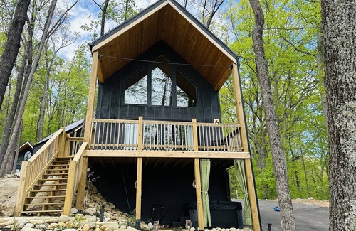 Gatlinburg - Pigeon Forge Cottage | Guest Rated: 9.8 - Mountain View Hot Tub Retreat Awaits