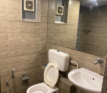 Surat Hotel | Cozy Weekend Homestay by Shan with Pool & Restaurant