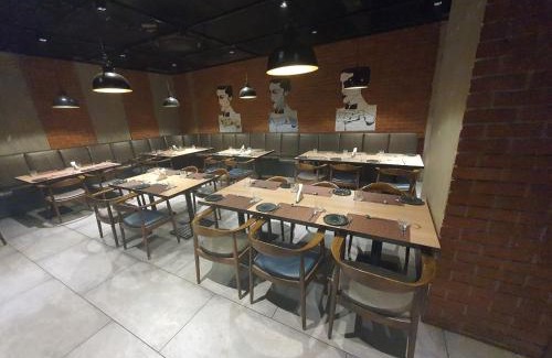 Surat Apartment | Weekend Retreat: Family-Friendly with Pool & Breakfast